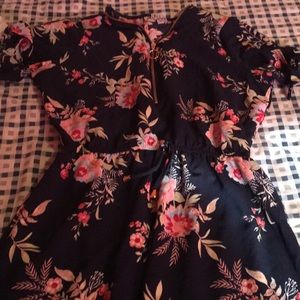 It’s a  lose dress  color black blue with flowers.